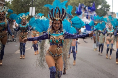 LSS Notting Hill Carnival 2016 - Samba dancer troupe parading toward the camera - Copyright Tristan Daws