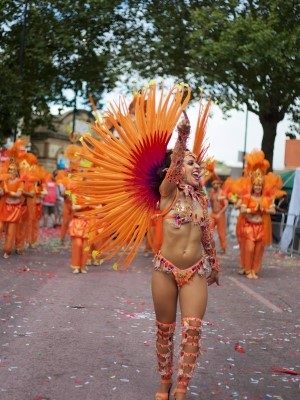 LSS Notting Hill Carnival 2016 - Samba dancer in Orange - Copyright Tristan Daws