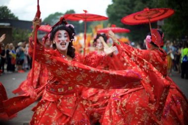 LSS_Notting Hill Carnival 2016 - ladies in bright red geisha costumes dancing and spinning - Copyright Tristan Daws