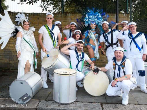 Madrinha Rainha and Bateria with Band in sailor suits with drums