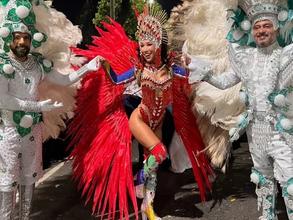 Queen Jiyeon, wearing a fabulous red feathered samba dancing outfit as Musa